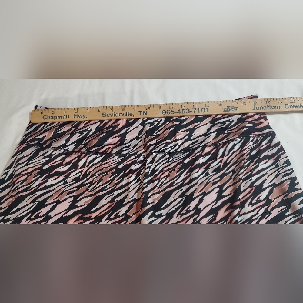 Tahari Skort Pink, White And Black Zebra Print. Sz 3X - Picture 4 of 5